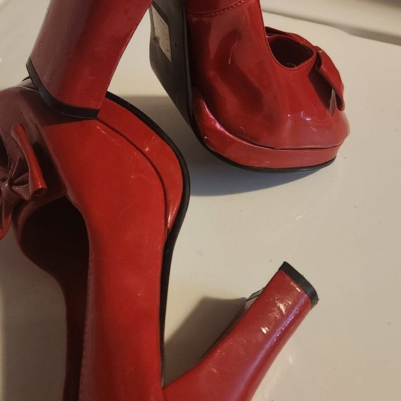 TUK Red Heels Women's Size 9 - Picture 3 of 8